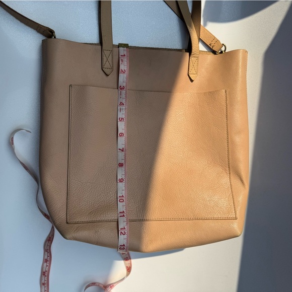 Elegant Tan Leather Tote Bag - Picture 8 of 10